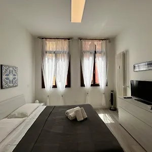 Appartamento Ai Portici Di Via Savonarola, Padova