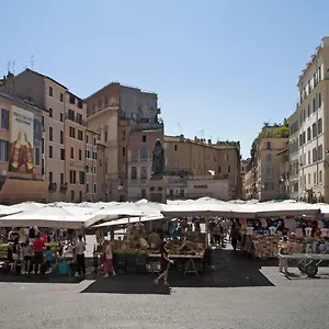 https://appartamentino-campo-dei-fiori.it-romehotels.com